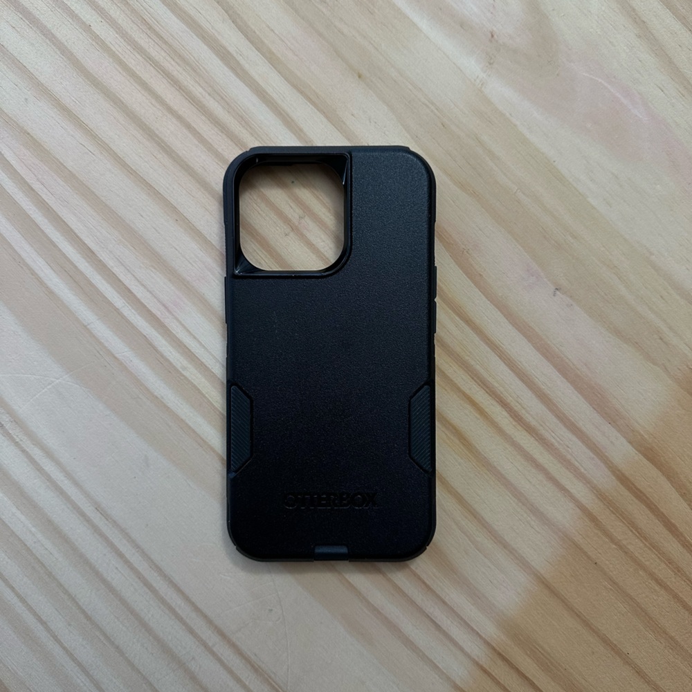 iPhone 13 pro Otterbox commuter case